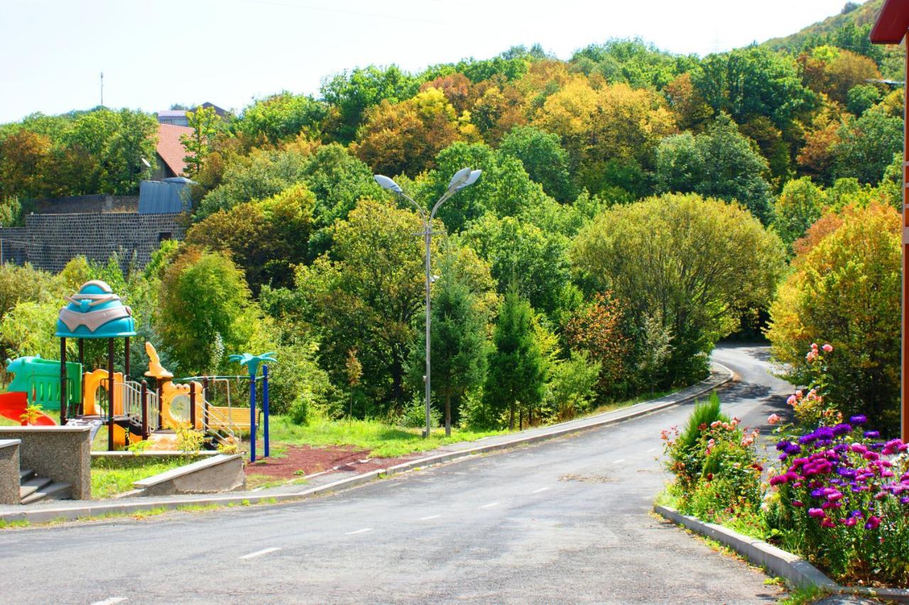 Tsaghkahovit Hotel Tsaghkadzor Dış mekan fotoğraf